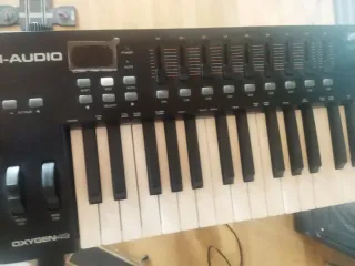 Teclado MIDI M-AUDIO Oxygen 49