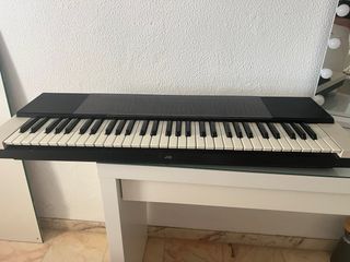 Piano stereo JVC con tastiera