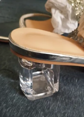 Sandalias fiesta plateadas con pedrería