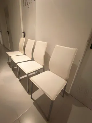Mesa cristal cocina Scavolini + 4 sillas de regalo