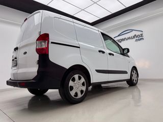 Ford Transit Courier 2021