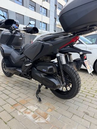 Honda ADV 350 Negra - Como Nueva