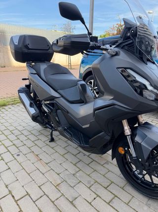 Honda ADV 350 Negra - Como Nueva