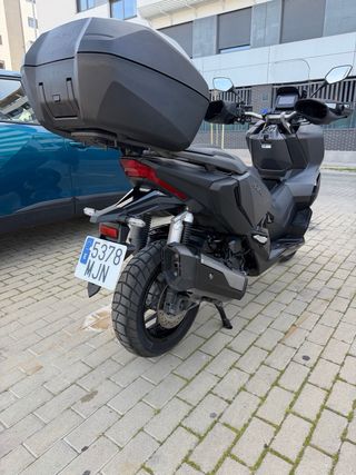 Honda ADV 350 Negra - Como Nueva