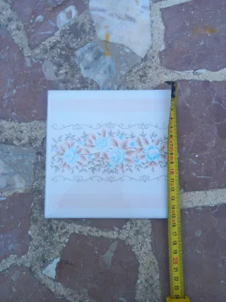 Azulejo cerámico antiguo 15x15 cm. 33 €/m²