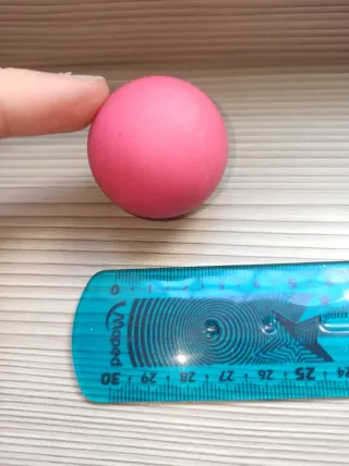 Pelota de playa rosa