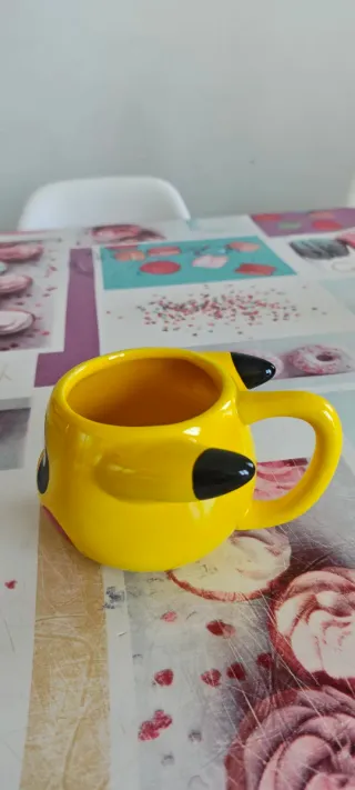 Taza cerámica Pikachu