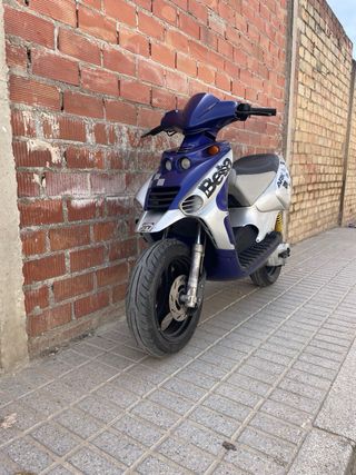 Beta Ark Scooter Azul y Plata