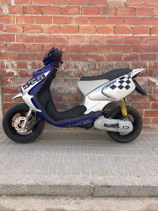 Beta Ark Scooter Azul y Plata