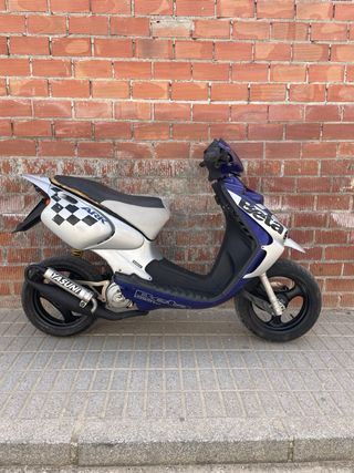 Beta Ark Scooter Azul y Plata