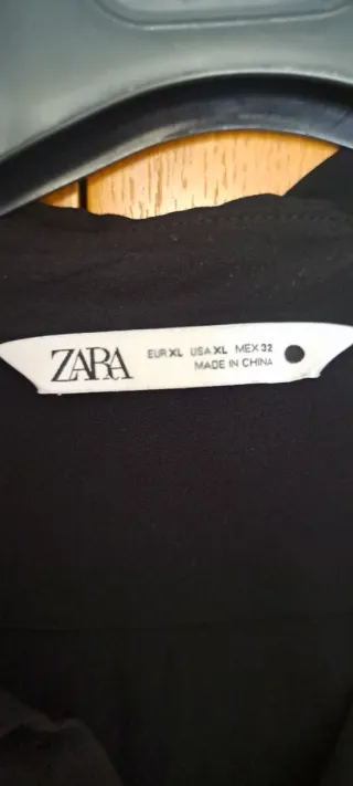 Vestido negro Zara