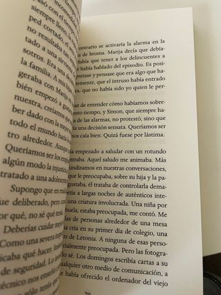 Días en la historia del silencio - Merethe Lindstr