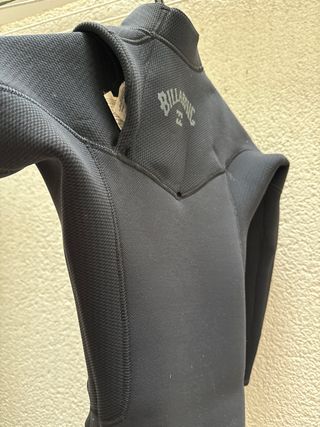 Traje de surf negro talla 14