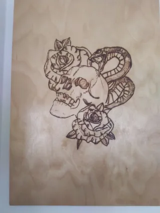 Cuadro de madera calavera y serpiente