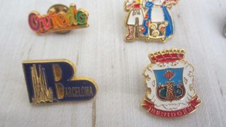 Colección de pins de lugares de España