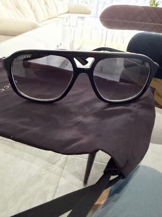 Gafas de sol Gucci negras y doradas ORIGINALES
