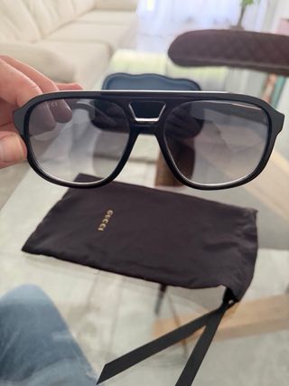 Gafas de sol Gucci negras y doradas ORIGINALES