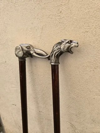 Bastoni da collezione con teste di animali