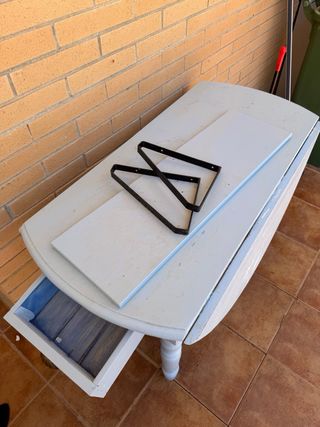 Mesa extensible azul con cajónes