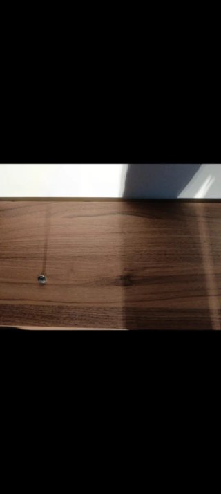 Canapé y colchón de tela y madera.