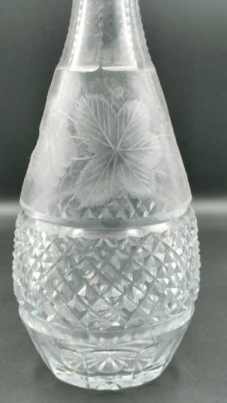 Licorera de cristal tallado y plata