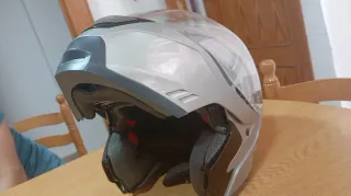 Casco de moto integral gris