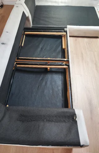 Sofá chaise longue beige 295 cm de largo.