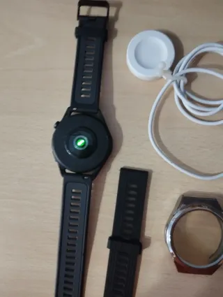 Smartwatch Huawei GT Runner Negro con accesorios.