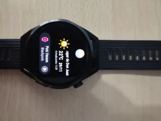 Smartwatch Huawei GT Runner Negro con accesorios.