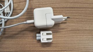 Cable AV Apple y 2 cargadores ORIGINALES de regalo