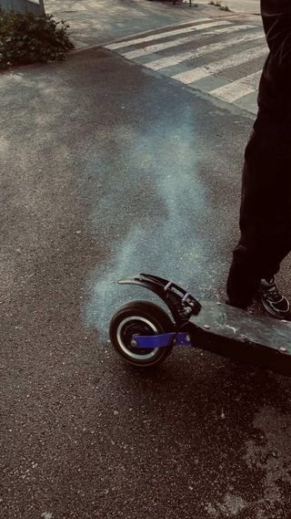 Patinete Eléctrico Potente Negro y Morado