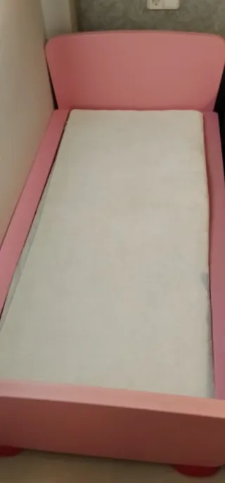 Cama infantil rosa Ikea