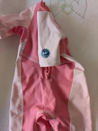 Neopreno bebé Decathlon con protección solar