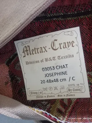 Cuscino decorativo gatto con gioielli