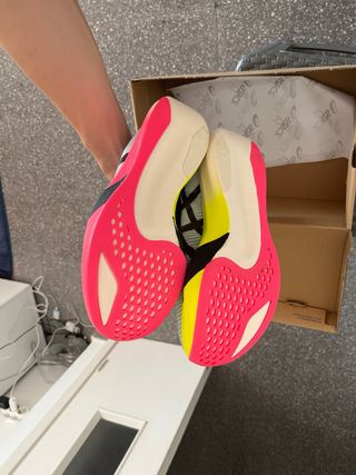 Asics Metaspeed Sky Paris grises y rosas 45eu