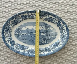 Fuente cerámica azul y blanca