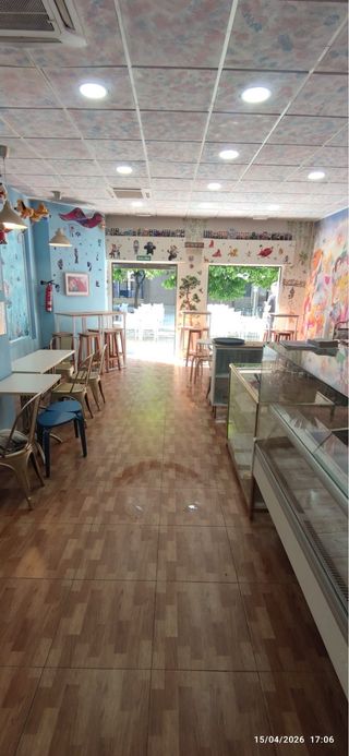 Se traspasa cafetería en funcionamiento.