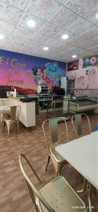Se traspasa cafetería en funcionamiento.