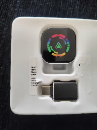 Adaptador Carplay para pantalla coche.
