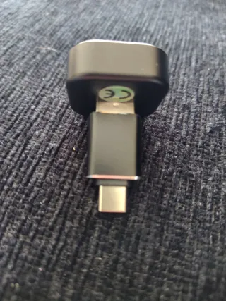 Adaptador Carplay para pantalla coche.