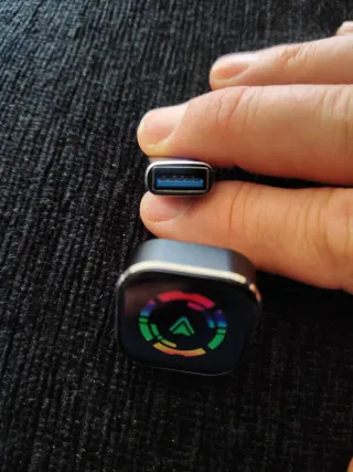 Adaptador Carplay para pantalla coche.