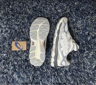 Asics Gel NYC Talla 42 Beige/Gris Nuevas