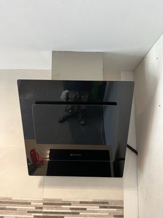 Campana extractora inclinada 60cm negra