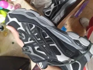 Zapatillas Asics Plata y Blanco