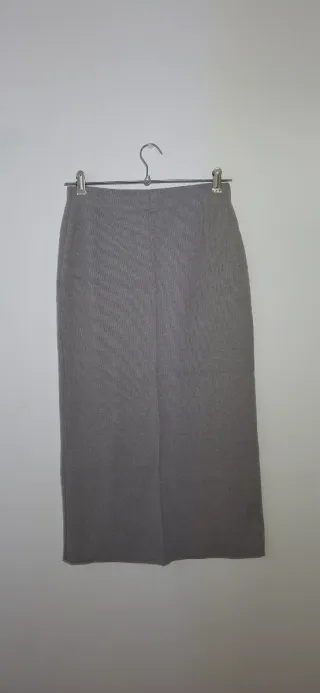 Falda Zara Gris Larga ajustada