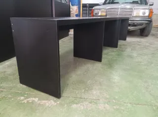 Mueble bajo madera negra