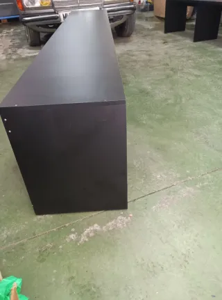 Mueble bajo madera negra
