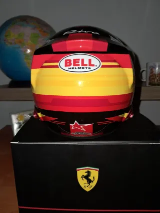 Casco Carlos Sainz 2023 Bell 1:2 Replica