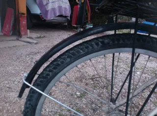 Bicicleta Hércules con cesta y portabultos