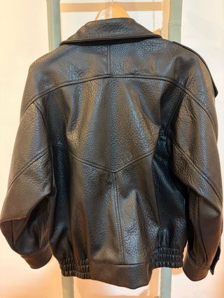 Bomber efecto piel oversize Zara